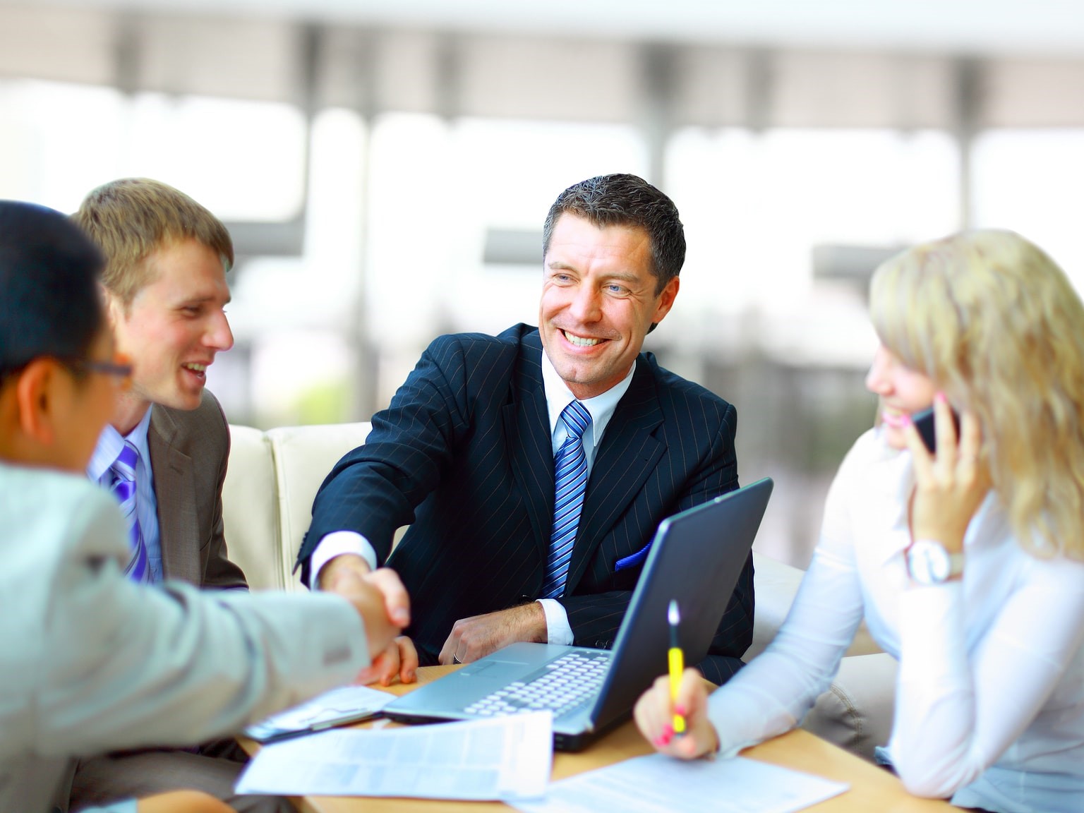 Cách thuyết phục khách hàng sử dụng phương pháp tâm lý hiệu quả