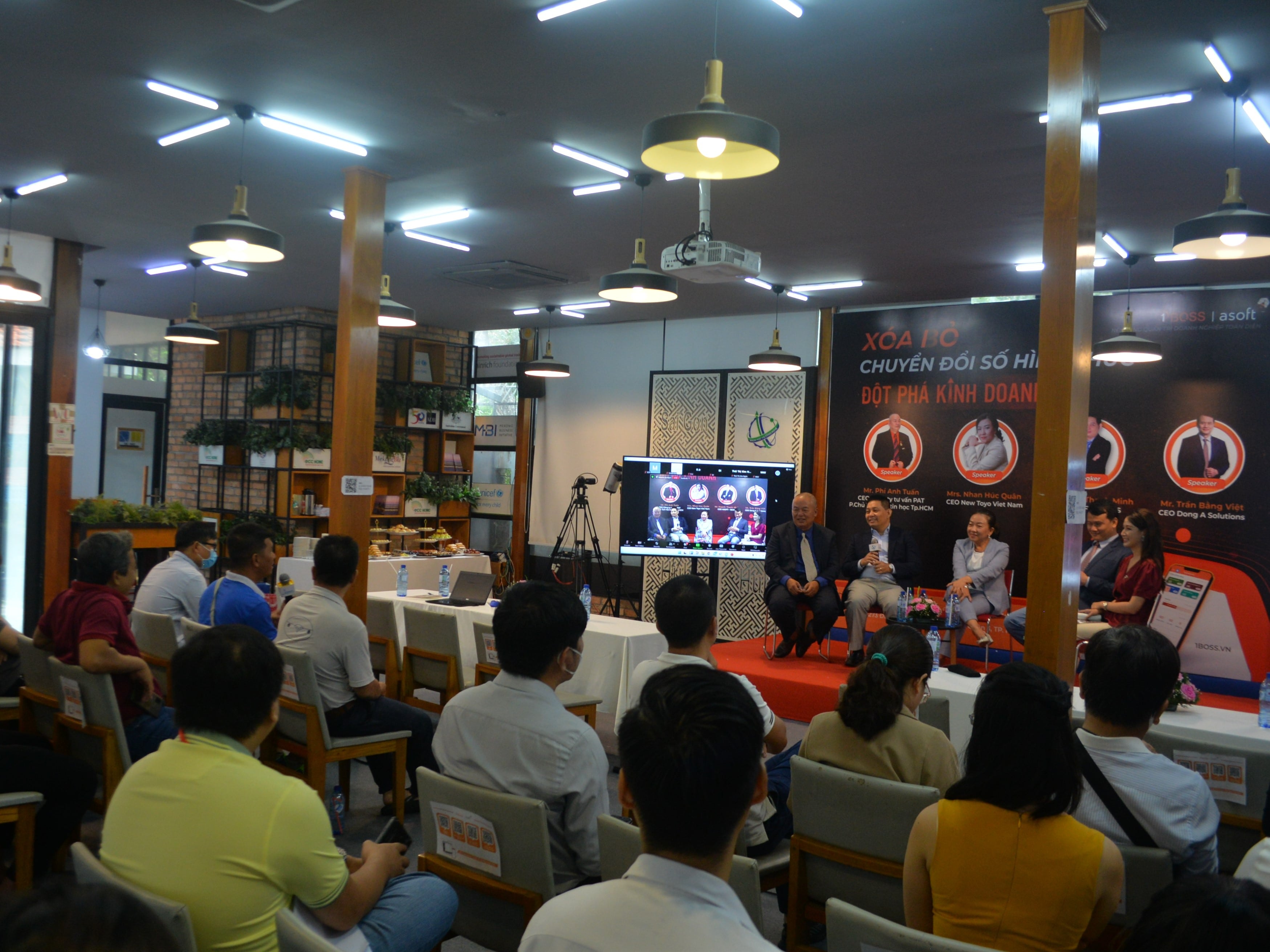 [Tin Vnexpress] Doanh nghiệp giảm 30% lao động nhờ chuyển đổi số