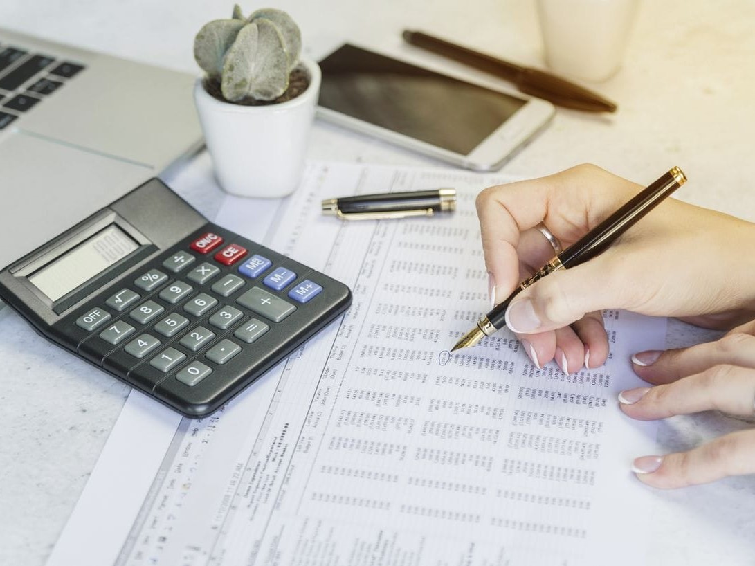 Chi phí cận biên là gì? Cách tính và ứng dụng của chi phí cận biên