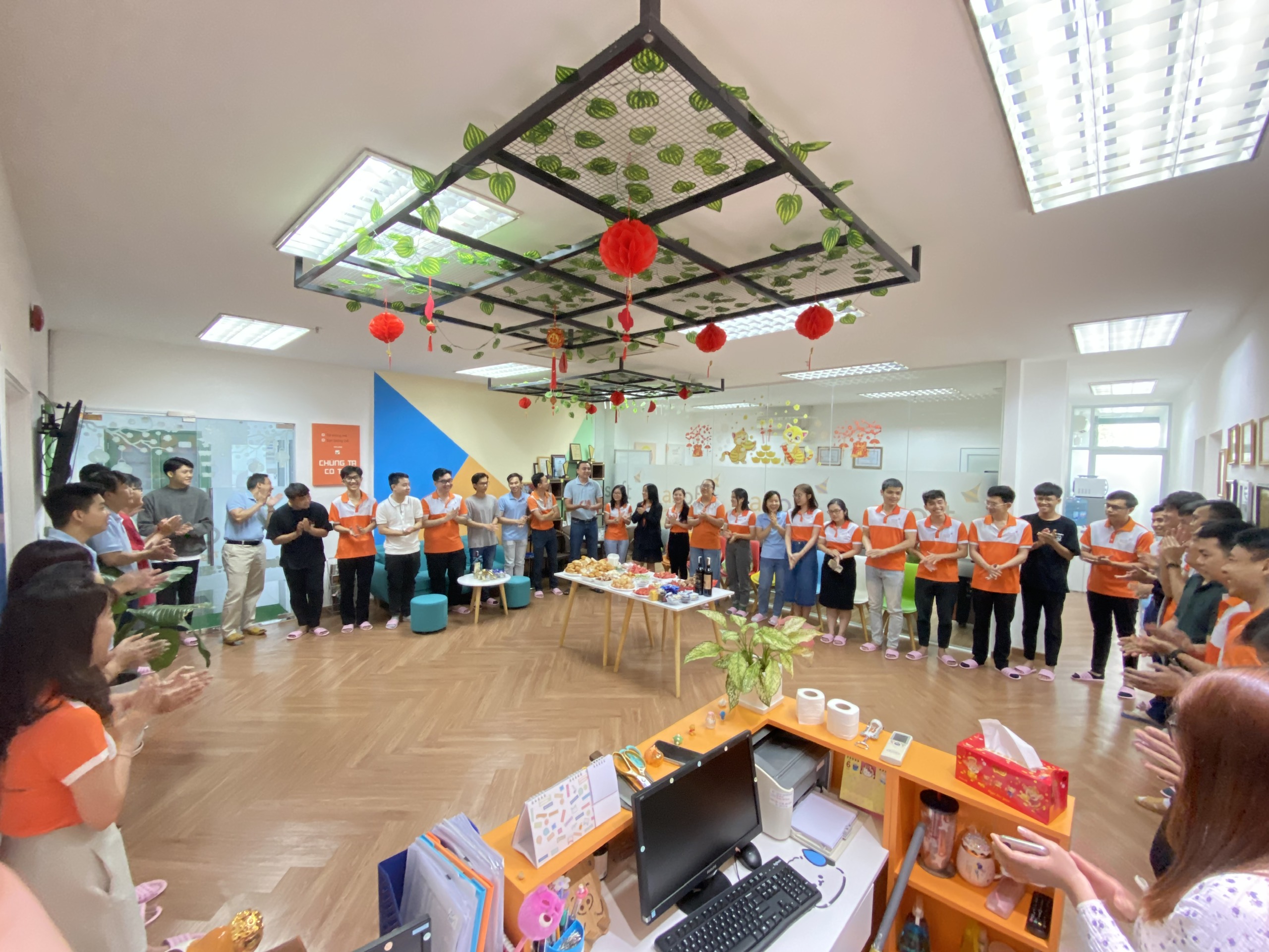 Ngày đầu năm mới may mắn tài lộc cùng 1BOSS