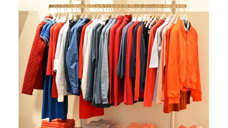 1. Tìm nguồn hàng sỉ quần áo giá rẻ ở đâu? 