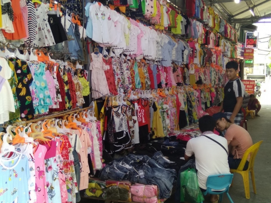 3.1. Nhập nguồn hàng sỉ quần áo ở Chợ Ninh Hiệp