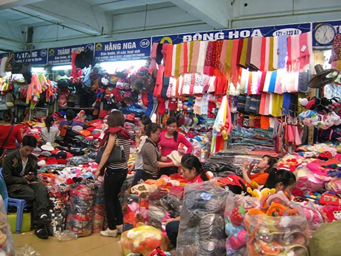 4.1. Nhập nguồn hàng sỉ quần áo ở chợ Tân Bình