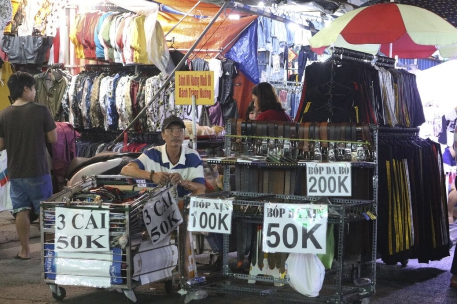 4.3. Nhập quần áo giá sỉ ở Chợ Hạnh Thông Tây 